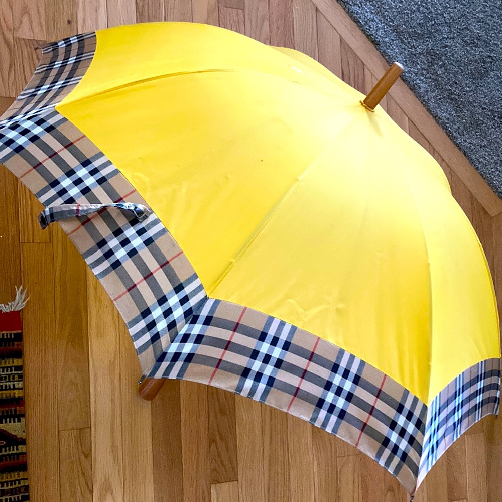 Burberry yellow wooden handled umbrella.